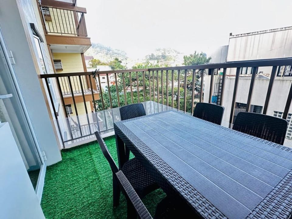 Modern 1BR condo with free parking & WiFi Apartment in Baguio