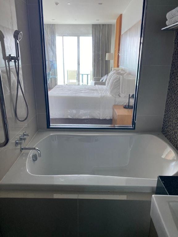 Movenpick White Sand beach Apartment in Pattaya City