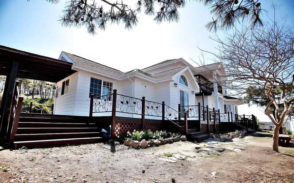 Taean (Anmyeondo) Sunset Sea Pension Bed and Breakfast in South Korea