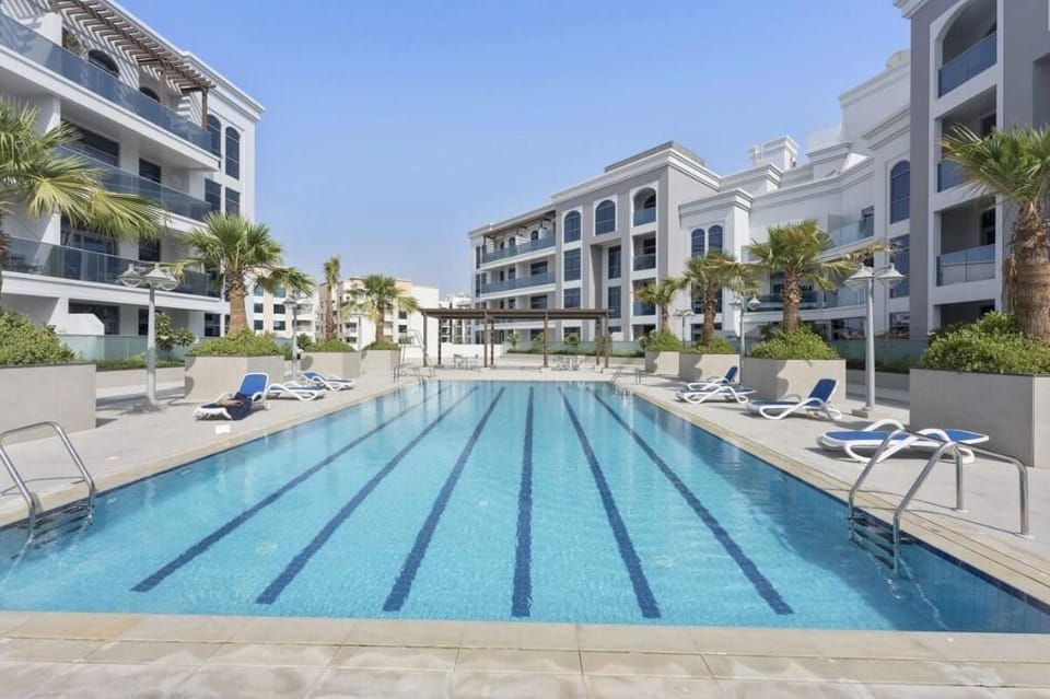 Silkhaus Unique Studio in Art Gardens | Pool & Gym Apartment in Dubai