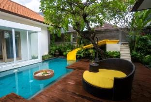 Tropical 3-BDR Villa Private Pool & Bathtub Villa in North Kuta