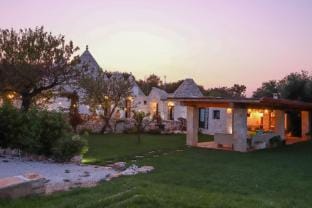 TD Trulli della Magnolia Trulli w/ Amazing Garden Vacation rental in Apulia