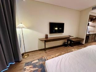 D0405 Deluxe King Room with Sea & Mountain View Apartment in Phan Thiet