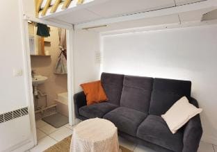 Cozy duplex studio near Canal 2 mns to metro Apartment in Paris