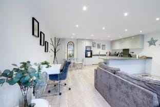St Martins 2 Bedroom & 2 Bathroom Apt. 4 - Ruislip Apartment in London Borough of Harrow