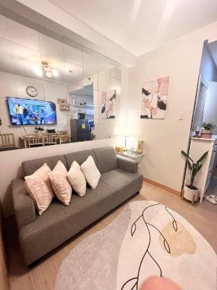 Cozy 1BR unit @ Trees residences Near SM fairview Apartment in Quezon City