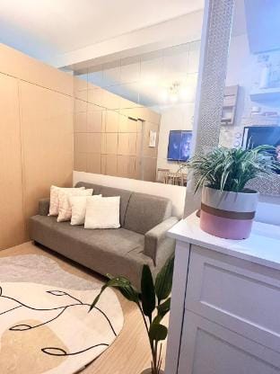 Cozy 1BR unit @ Trees residences Near SM fairview Apartment in Quezon City