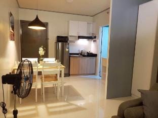 Puerto Princesa Cozy Staycation w/ Pool access Apartment in Puerto Princesa