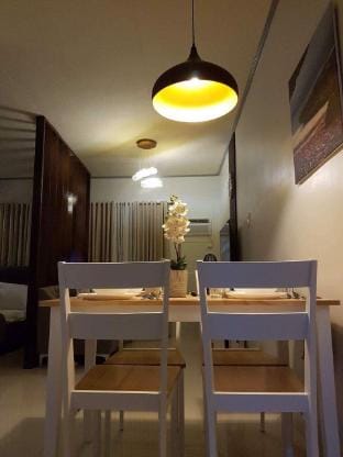 Puerto Princesa Cozy Staycation w/ Pool access Apartment in Puerto Princesa