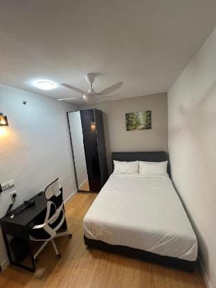 Edumetro B32@ Subang, Sunway, 6 Pax Free WI-FI Vacation rental in Subang Jaya