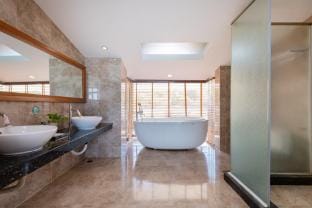 ???? ????? ????-Beachfront Villa in Vung Tau