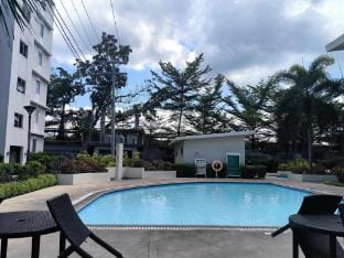 2bdr condo rental free wifi,netflix,pool,parking Villa in Davao City