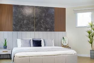 Incredible 6 BHK Villa on Palm Villa in Dubai