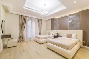Modern 5BDR villa on the Palm | Frond E Villa in Dubai