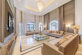 Cute Villa on the Palm Jumeirah with Private Beach Villa in Dubai