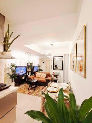 Azure Staycation Big Cut 2BR+1BR POOL VIEW w/ BAL Apartment in Paranaque