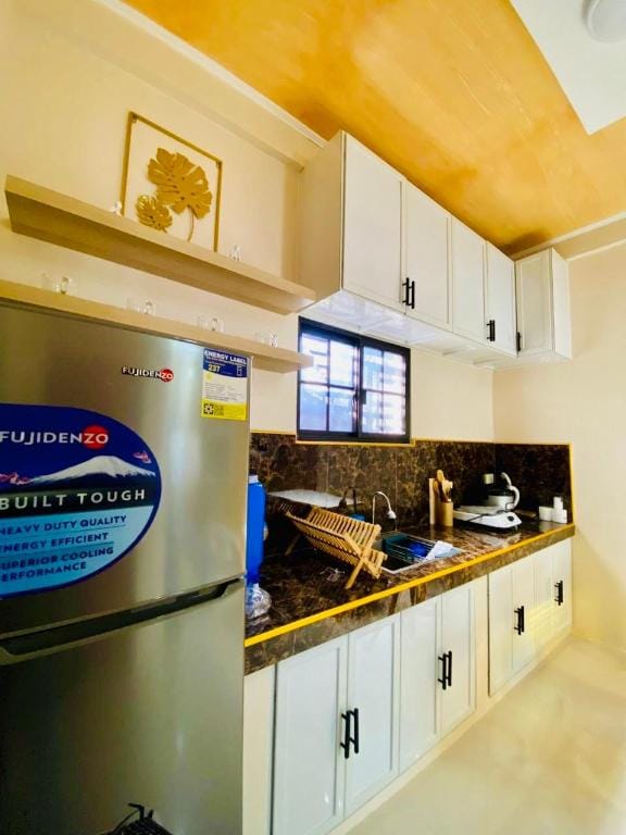 Francheska Suite - Cozy Stay Near Hulugan Falls Apartment in Calabarzon