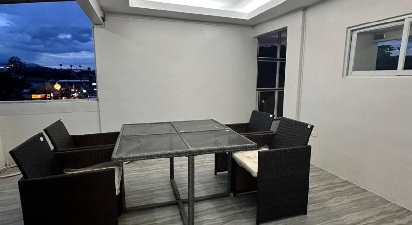 The Penthouse -Bo. Barretto, Olongapo near beach Apartment in Olongapo