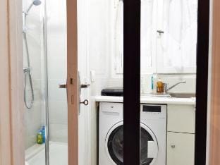 Calm studio with elevator next Victor Hugo Vacation rental in Paris