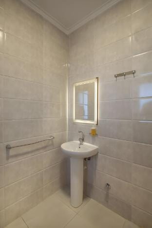 Sunlit 2BR Apt, AUC,New Cairo by Travelholic Apartment in New Cairo City