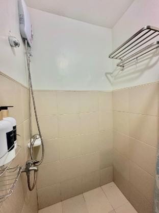 Modern Studio unit w/ Netflix, Camella Northpoint Apartment in Davao City