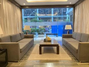 Shore1 Top Floor; Modern room w/2 double size beds Vacation rental in Pasay