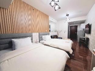 Makati Air 5258; 2double-beds, 4pax, good location Vacation rental in Makati