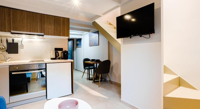 Uncover Kalamata s Hidden Gem - Cosy City Nest Apartment in Messenia