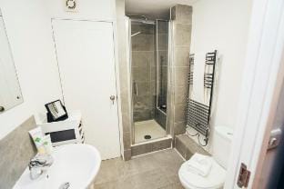 Toyota/JCB A38/A50 | Self Check In | Parking | STV Apartment in South Derbyshire District
