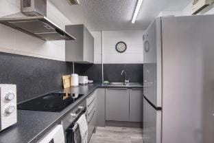 City Centre 2min | Self Check-In | Smart TV | WiFi Apartment in Sheffield