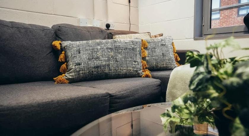City Centre 2min | Self Check-In | Smart TV | WiFi Apartment in Sheffield