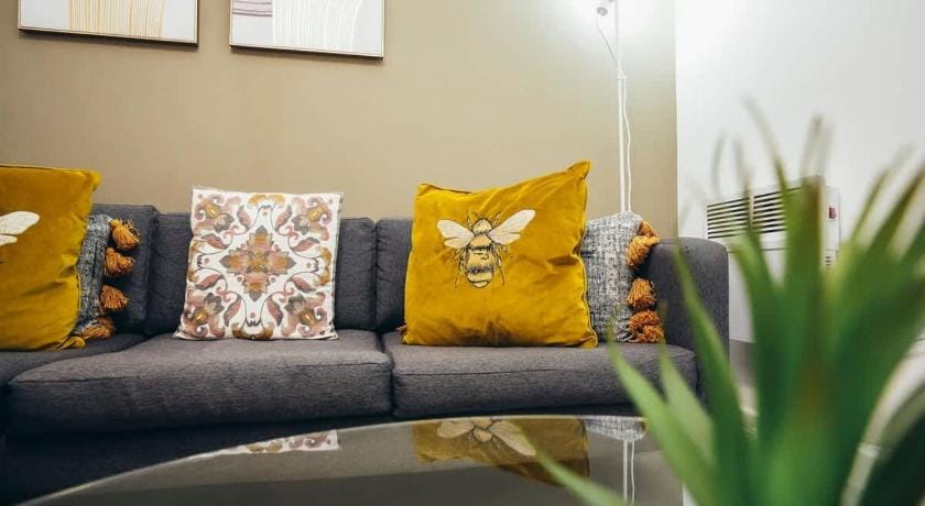 City Centre 2min  Self Check-In  Smart TV  WiFi Hotel in Sheffield
