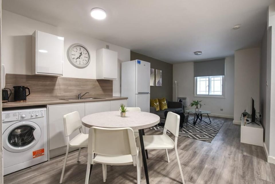 City Centre 2min  Self Check-In  Smart TV  WiFi Hotel in Sheffield