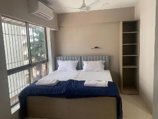 Downtown 2 Bed Apt, Mahalakshmi, 201 Apartment in Mumbai