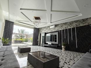 Cirrus Penthouse Powered By Royal Grand Apartment in Bengaluru