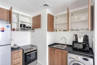Silkhaus Chic 1BDR in Oasis Tower | Masdar City Apartment in Ajman