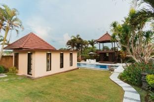 Bali Hai Luxury Villa in Nyanyi Vacation rental in Kediri