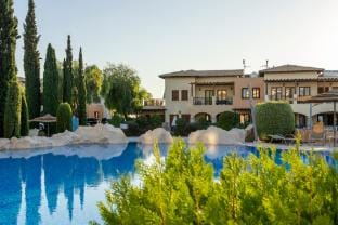 Perfect getaway for 2 with shared pool Apartment in Kouklia