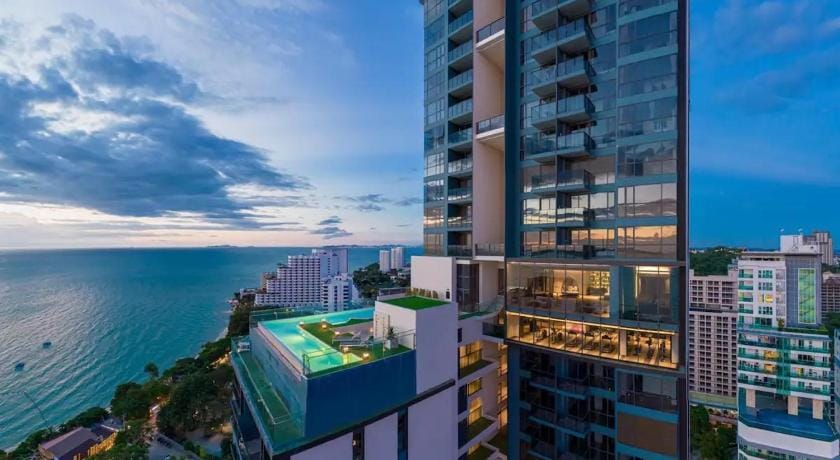 Sea View At The Beach Front - Breathtaking View Apartment in Pattaya City
