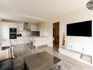 Renovated apartment sleeping 6 - pool and tennis Apartment in Deauville