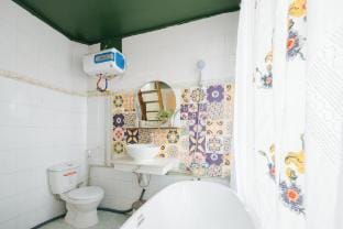Wooden Room Central Hanoi Old Quarter Vacation rental in Hanoi