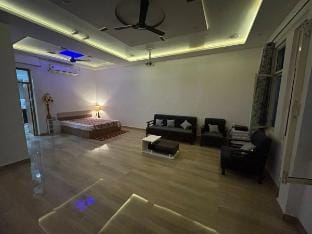 Urban Zen Oasis - Independent floor in City Centre Vacation rental in Uttar Pradesh
