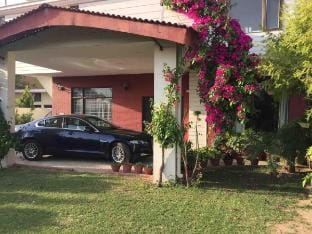Villa with tropical garden (3 minutes Sukhna Lake) Villa in Chandigarh