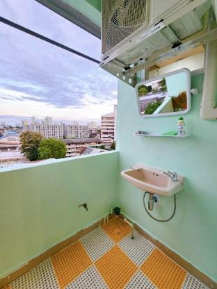 811-STP Homely room Free Wi-Fi and Near BTS Line Apartment in Bangkok