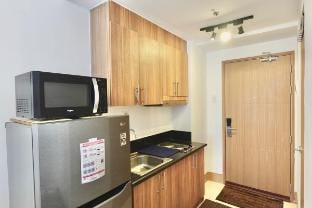 Modern Lux at Shore 3 Tower 4 SMDC Pool View Apartment in Pasay