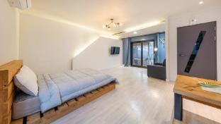 Gangneung NineOne Pet Pension Bed and Breakfast in South Korea