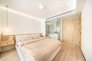 CityHome-Modern 3BRs with CAC&Fheating，NanjingRd Apartment in Shanghai