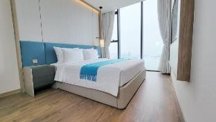 A La Carte Ha Long Serenity Suite 2BR|2B Bay View Apartment in Laos