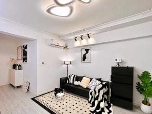 CityHome-4 BRs, 2 Baths, People's Square, the Bund Apartment in Shanghai