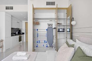 Silkhaus New Modern Studio In New Tower at Busines Apartment in Dubai